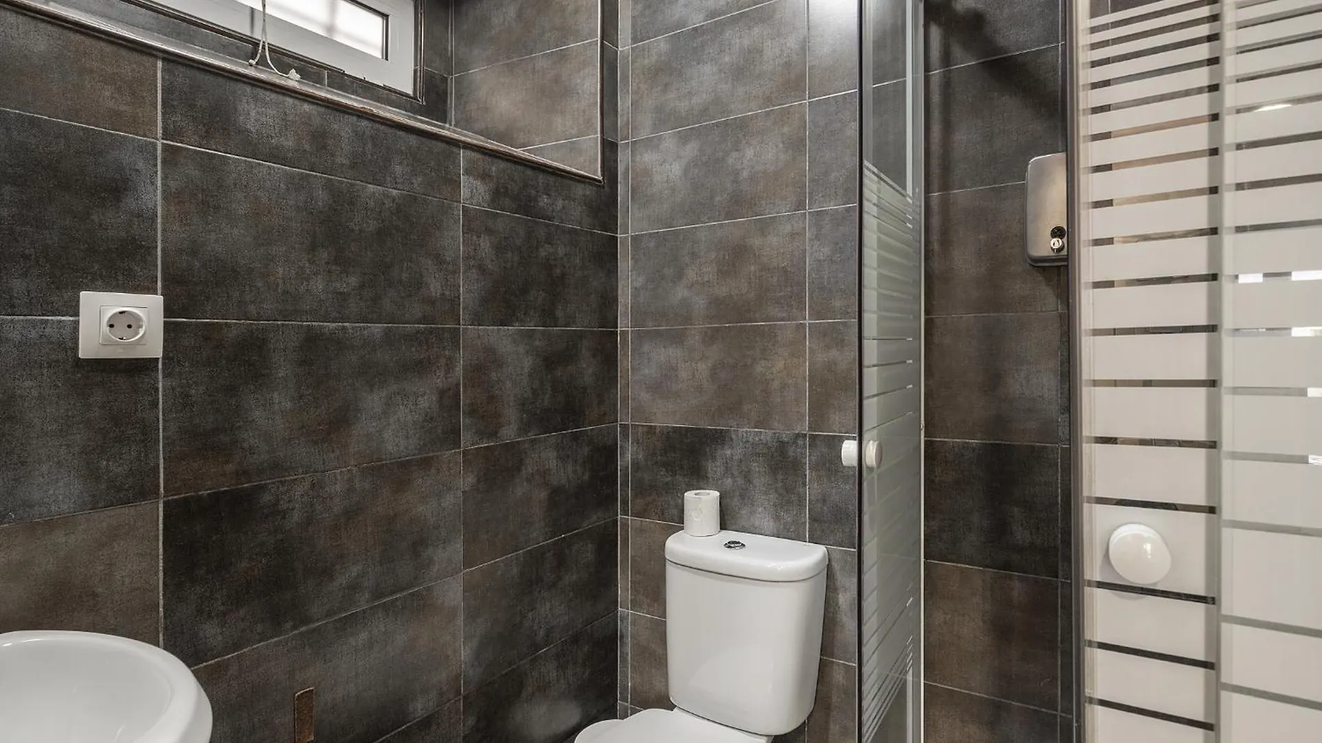 Whome Cozy Alfama Haven: Perfect For Exploring Lisbon Apartment